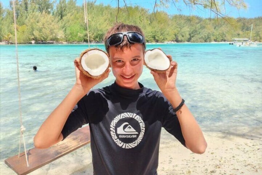 Eco guided excursion to the lagoon of Moorea in transparent kayak