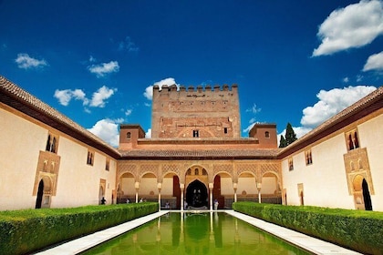 Alhambra y Generalife, Evite las colas para grupo pequeño con Palacios Naza...