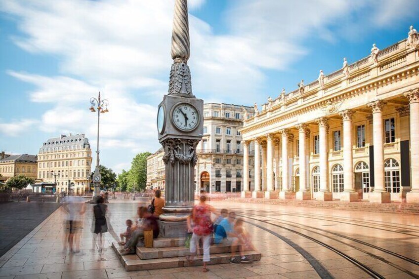 Bordeaux Private Tour: Old Town Exploration Game