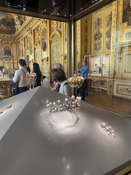 Louvre Museum Small Group Guided Tour 