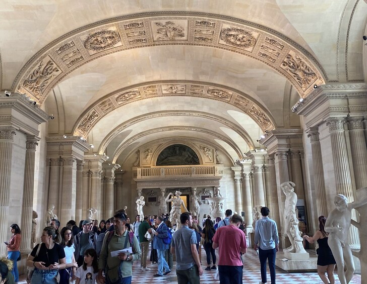 Louvre Museum Small Group Guided Tour 