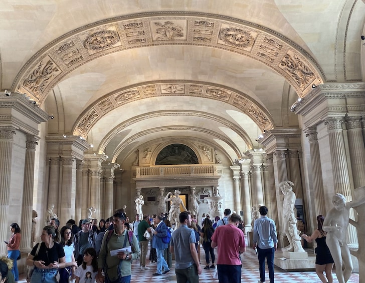 Louvre Museum Small Group Guided Tour