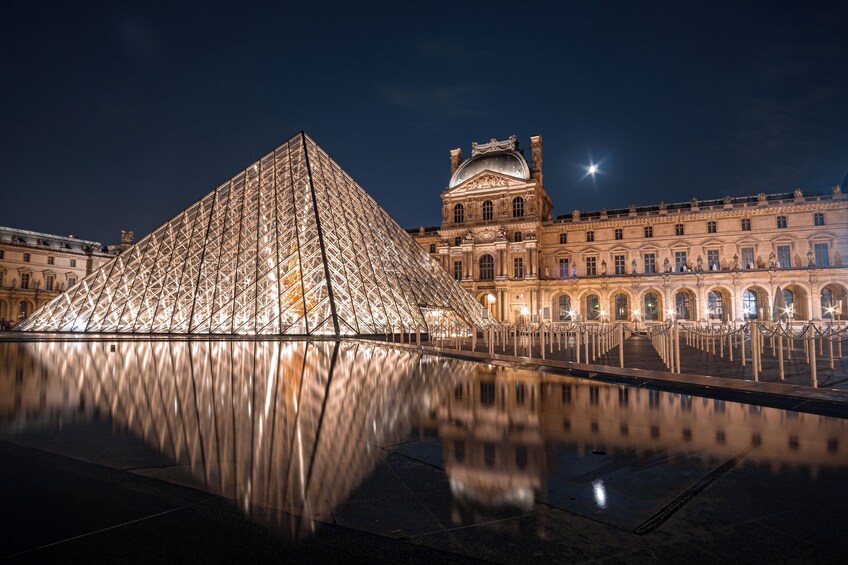 Louvre Museum Small Group Guided Tour 