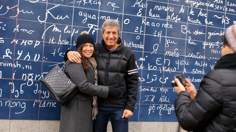 Apri foto 2 di 4. Couple posing for a photo in front of the I Love You Wall in Montmartre