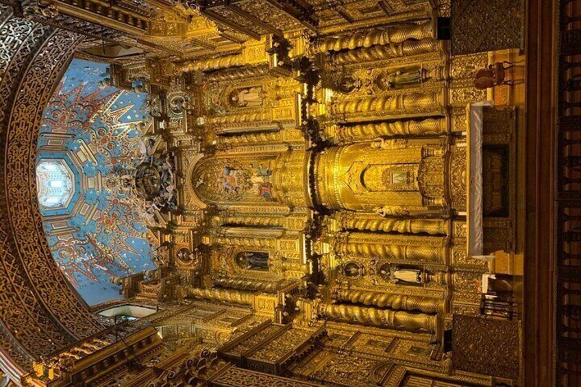 Interior of La Compañia Church