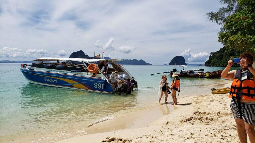 Lanta 4 Islands + Emerald Cave Snorkeling Tour by Speedboat