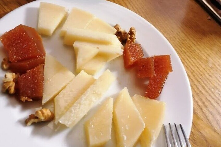 The AUTHENTIC Basque Foodies ® unique cider house experience!