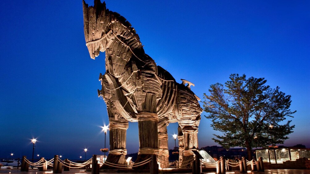 a trojan horse sculpture at night in Istanbul