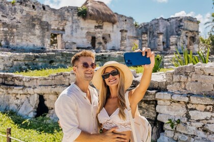 Excursión privada de un día a las ruinas mayas de Tulum con baño en un ceno...