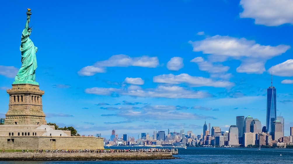 New York Day Trip from Philadelphia by Train with Hop-on Hop-Off