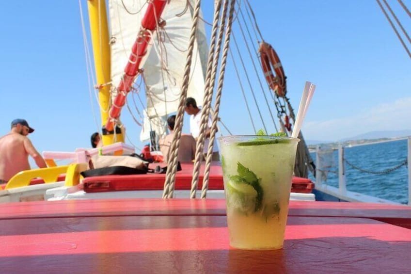 Half-Day Sailing Tour in Baia de Lagos with Lunch