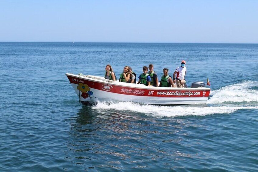 Half-Day Sailing Tour in Baia de Lagos with Lunch