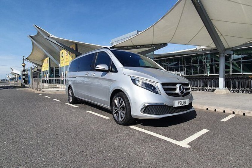 Show item 5 of 18. Nottingham to London Heathrow (LHR) Airport Luxury Private Airport Transfer