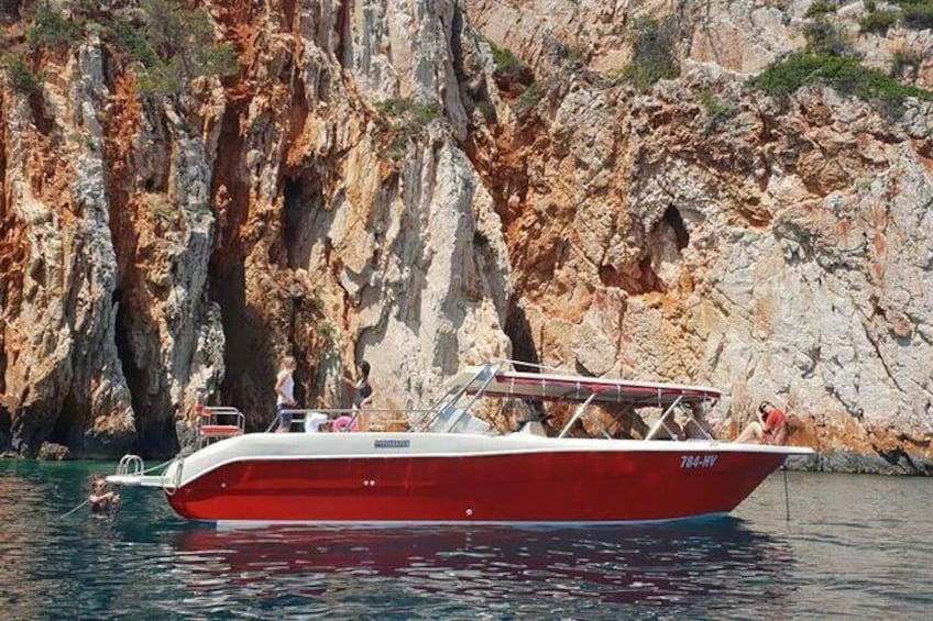 Private Red Rocks and Pakleni Islands beach hopping speedboat tour