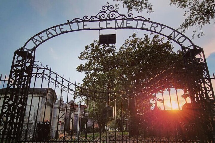 New Orleans Garden District & Cemetery Bike Tour