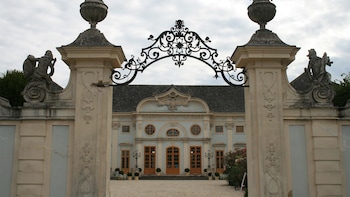Budapest to Vienna Wine Transfer Tour