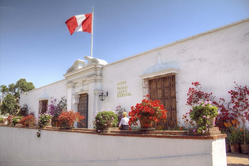 Pachacamac archaeological complex and Larco museum - private