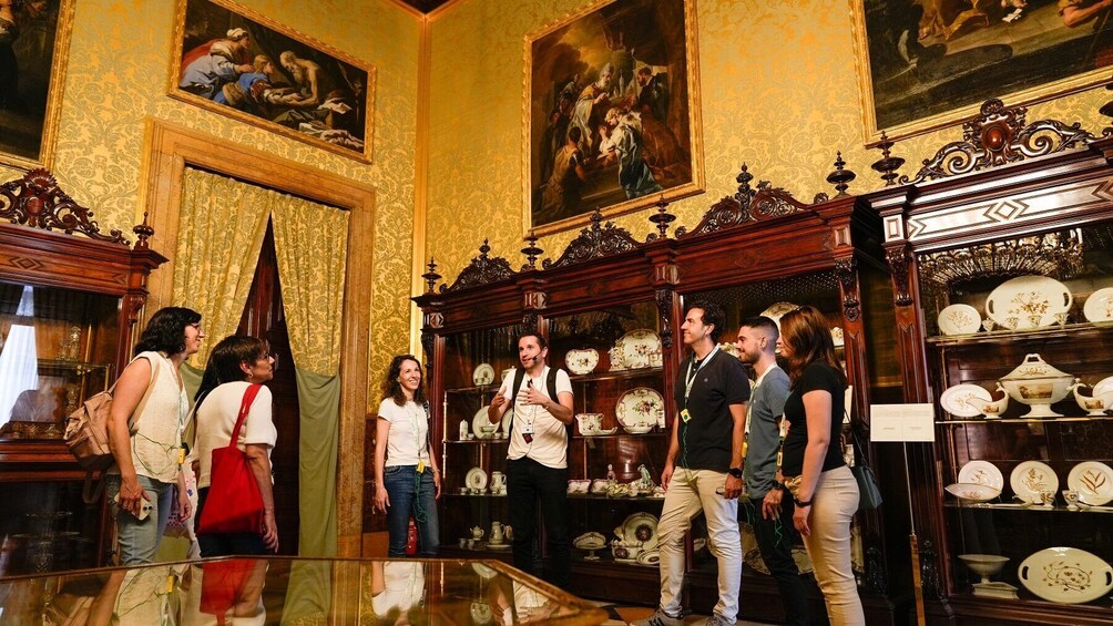 Madrid Panoramic Bus Tour & Skip-the-Line Royal Palace Guided Tour