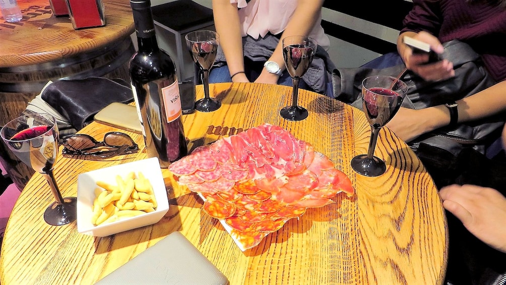 ham and wine tasting in Madrid