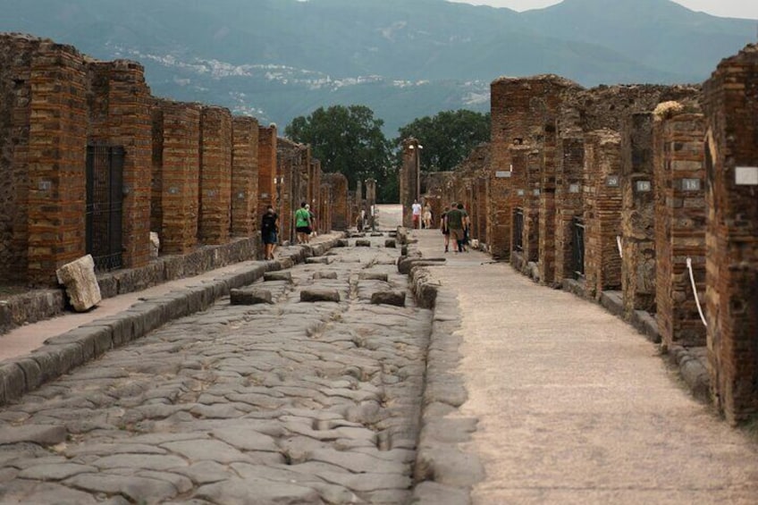 Pompeii Walking Tour: The Real History of the Ruins