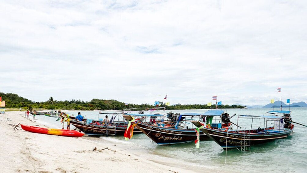 4 Islands Sightseeing and Snorkeling Trip From Koh Samui