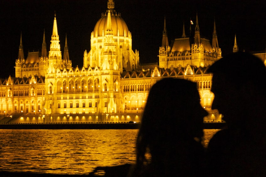 Cocktail & Beer Boat Cruise on the Danube