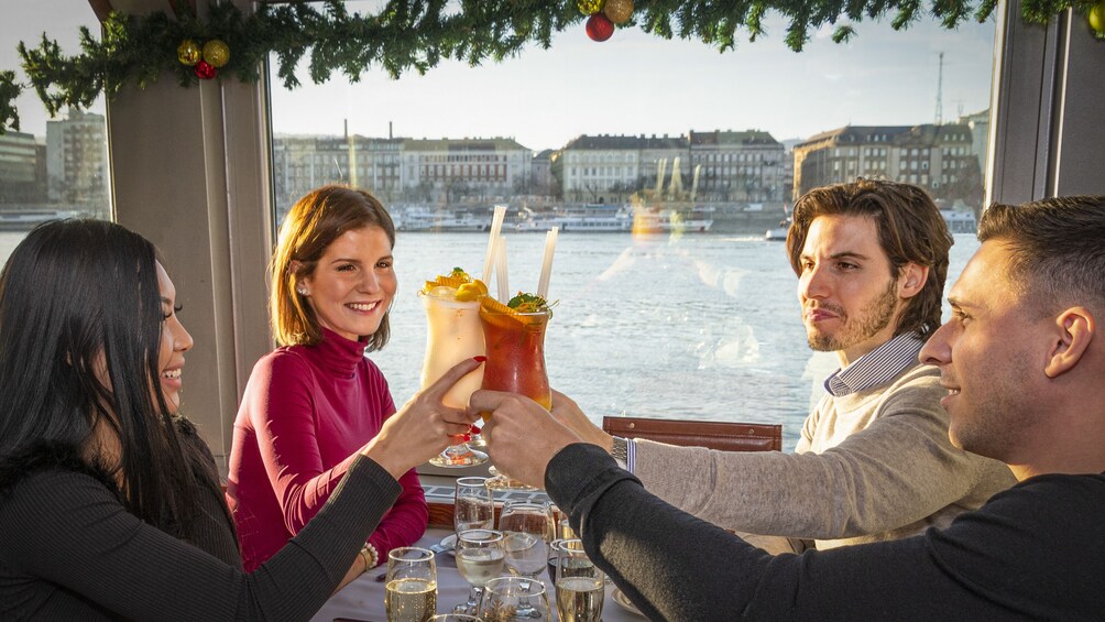 Cocktail & Beer Boat Cruise on the Danube