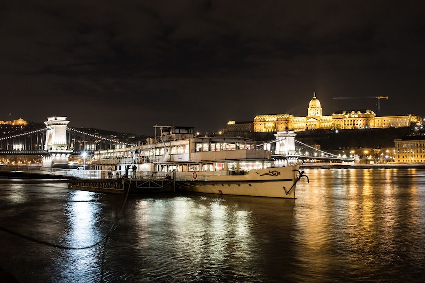 Budapest: Danube Cruise including Drinks 