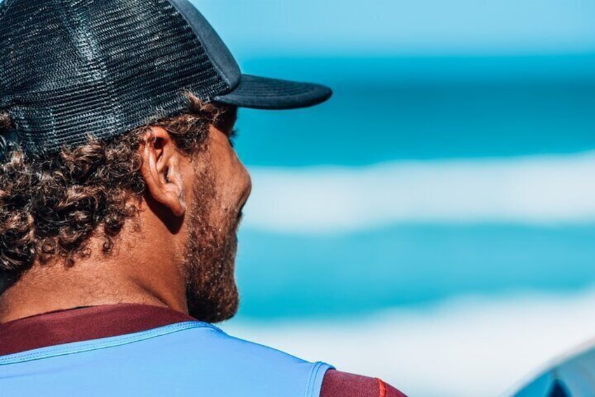 Jordan Oueslati coach, surfing in Guadeloupe