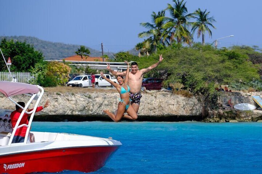 Private Sightseeing Boat Tour at Aruba with Snorkeling & Swimming
