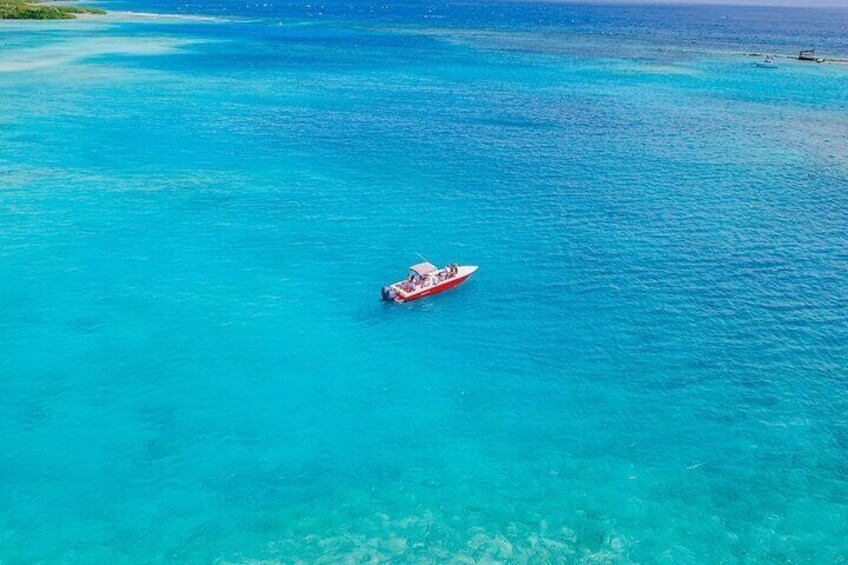 Private Sightseeing Boat Tour at Aruba with Snorkeling & Swimming