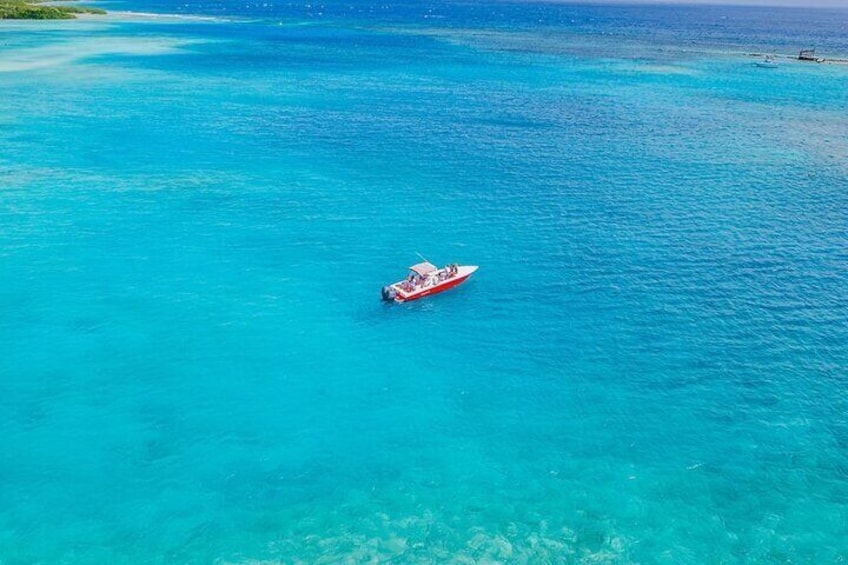 Private Sightseeing Boat Tour at Aruba with Snorkeling & Swimming