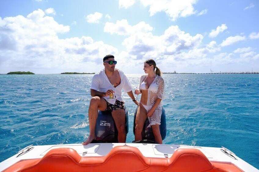 Private Sightseeing Boat Tour at Aruba with Snorkeling & Swimming
