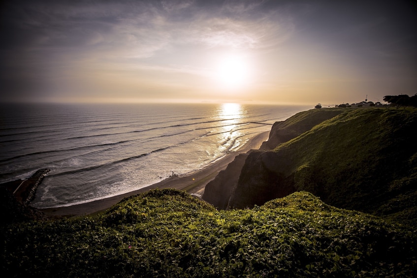 Private night tour to Miraflores seafront and Pisco Museum