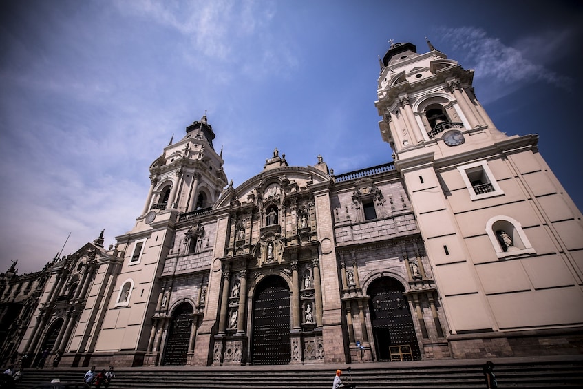 Lima local market, Chinatown and Cordano Bar - Private tour