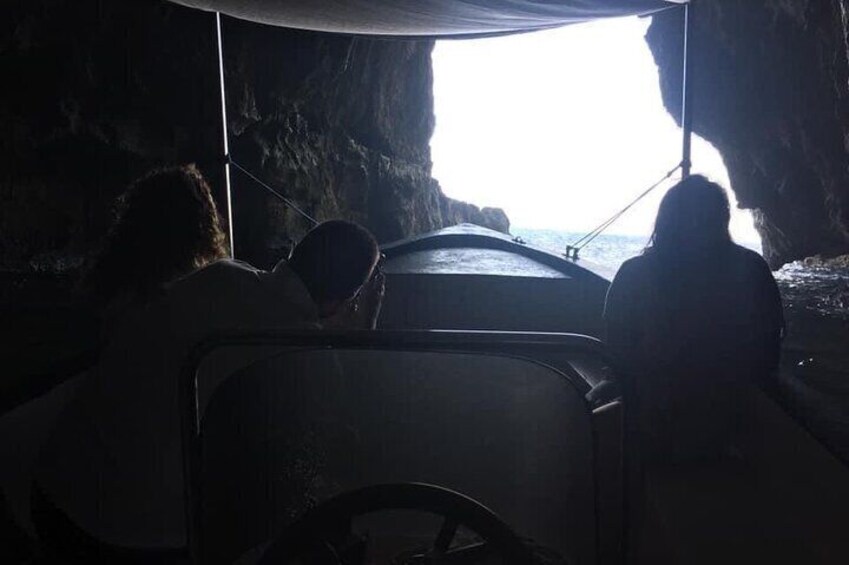 Private Excursion to Ortigia Island and Sea Caves with Prosecco