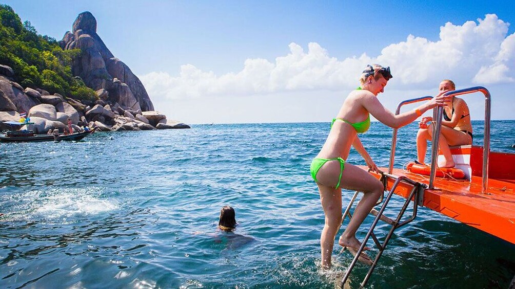 Koh Nangyuan & Bays of Koh Tao Snorkel Trip By The Oxygen