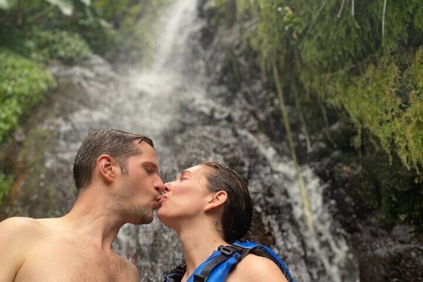 Full-Day Tinajas Hiking to El Yunque Rainforest with Transport