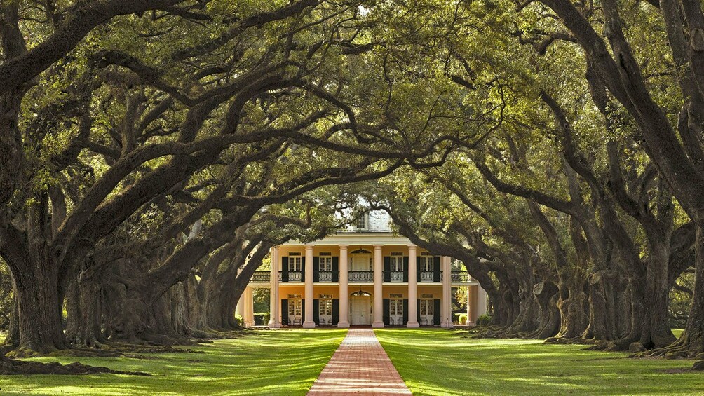 Front of plantation house