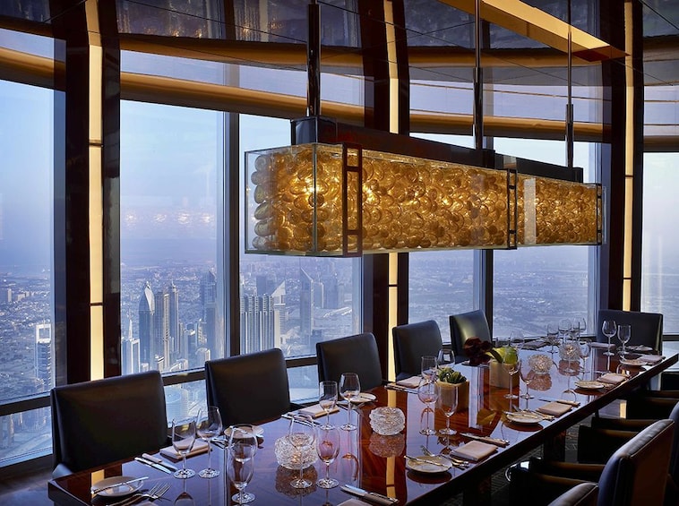 Dining at Atmosphere restaurant & discover Dubai by night