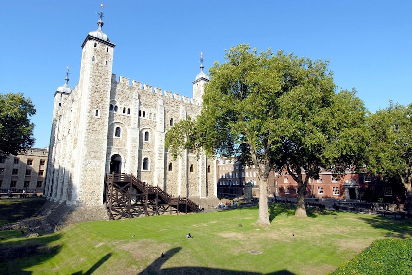 Crown Jewels of London with River Cruise