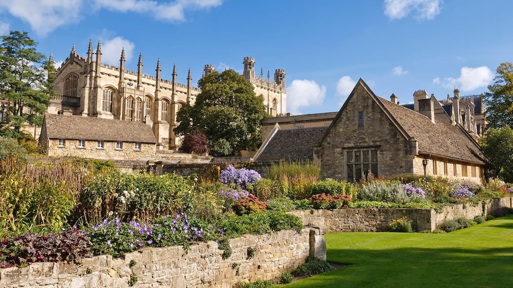 Windsor Castle, Stonehenge & Oxford Day Tour with Admission