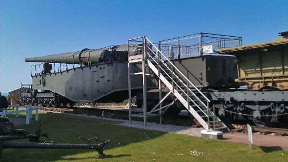 Show item 3 of 4. oversized canon