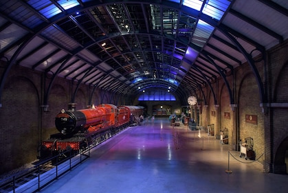 Warner Bros. Studio Tour - The Making of Harry Potter by Luxury Coach