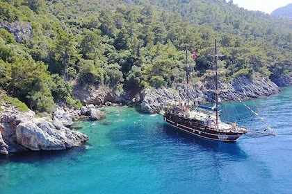 Adventure Tour: Boat Trip with Lunch from Kusadasi / Selcuk