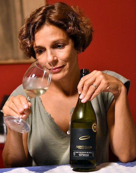 Exclusive wine experience with a local sommelier in Milan