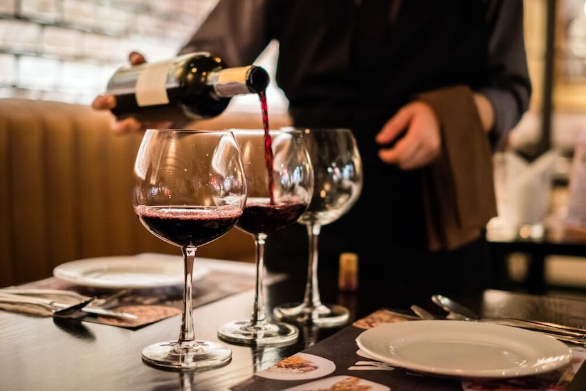 Exclusive wine experience with a local sommelier in Milan