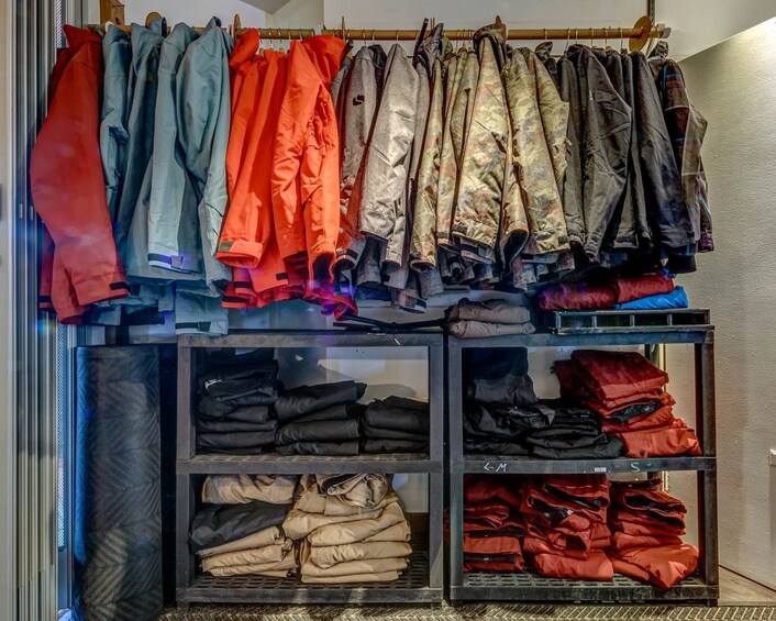 Ver elemento 1 de 6. Ski & Snowboard Clothing Rental
