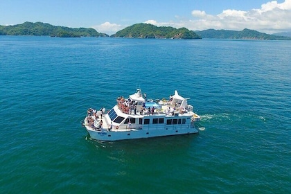 Full Day Tour to Tortuga Island from San José
