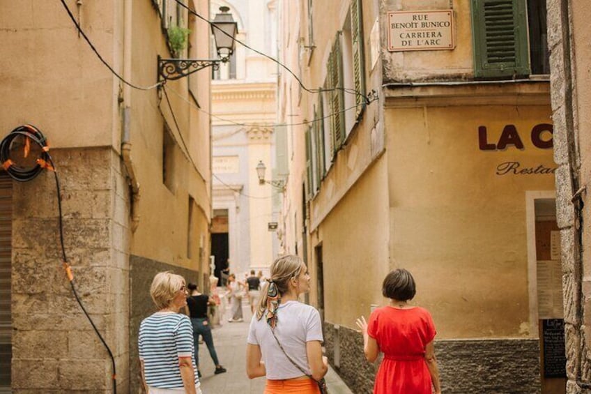Food Tour + Wine Pairing Lunch with a local Sommelier
